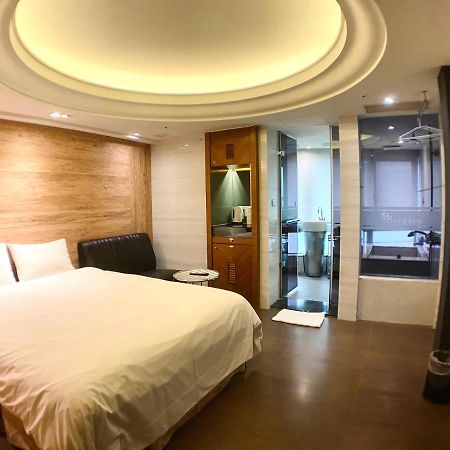 Burgary Hotel Taipei Exterior photo