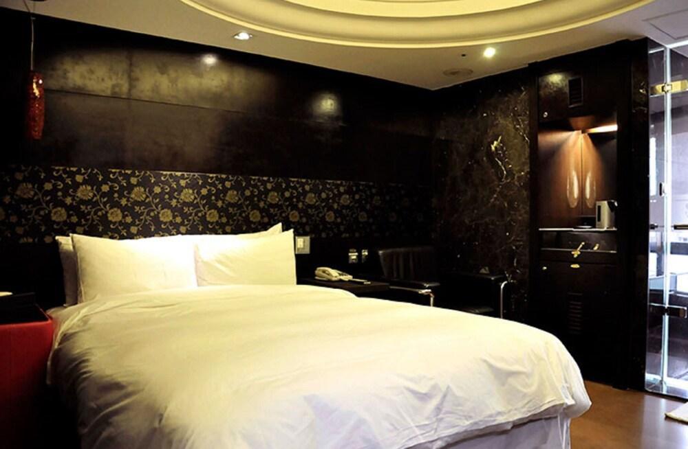 Burgary Hotel Taipei Exterior photo
