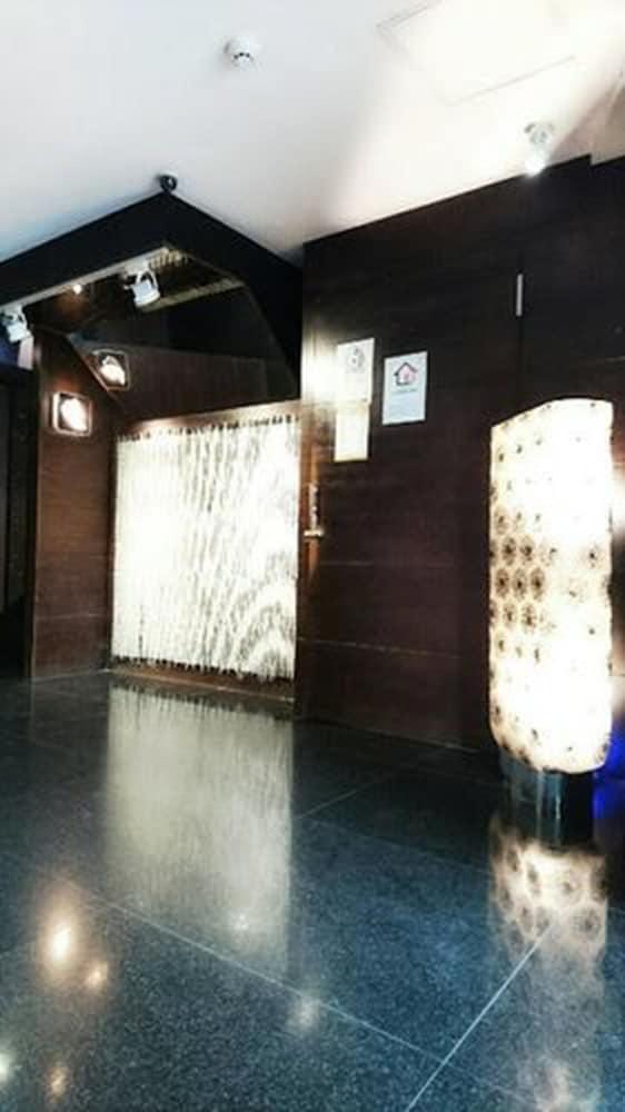 Burgary Hotel Taipei Exterior photo