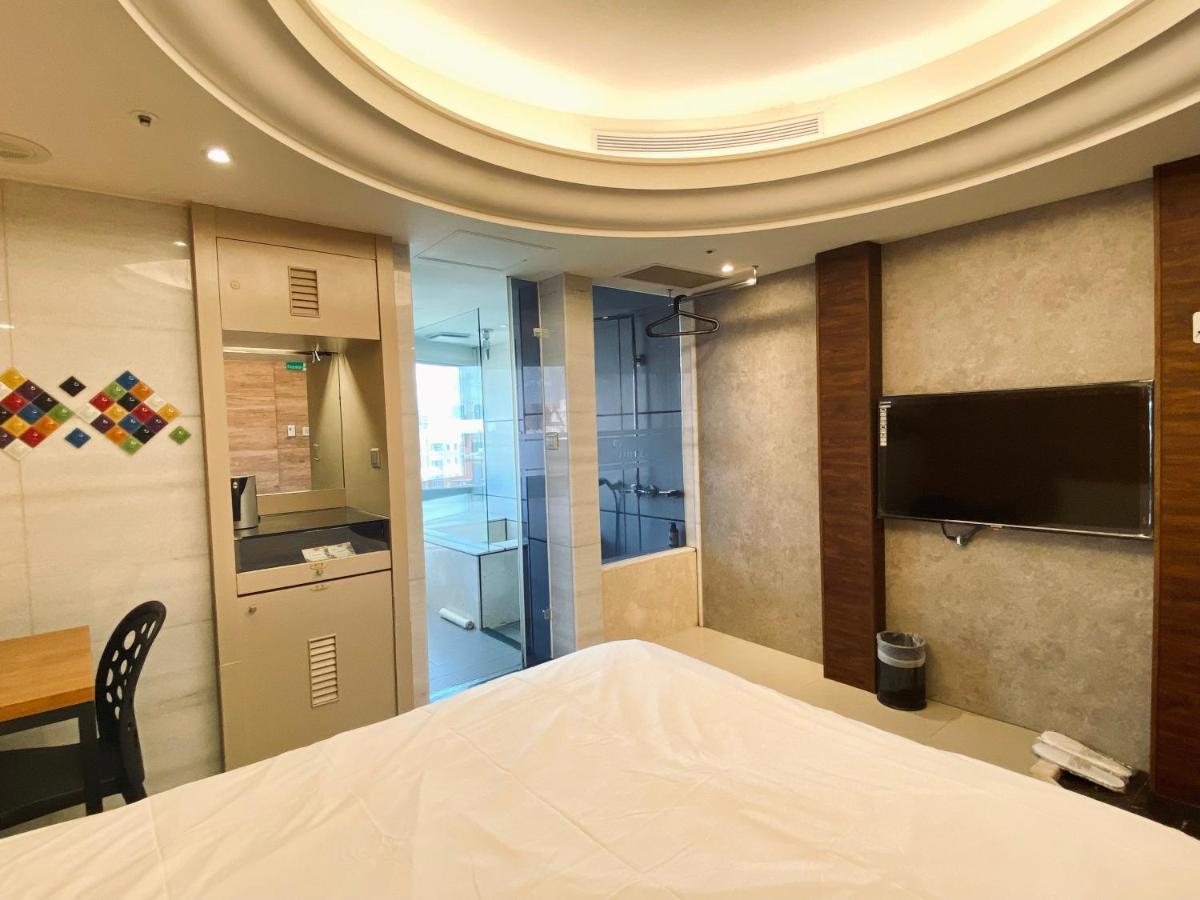 Burgary Hotel Taipei Exterior photo